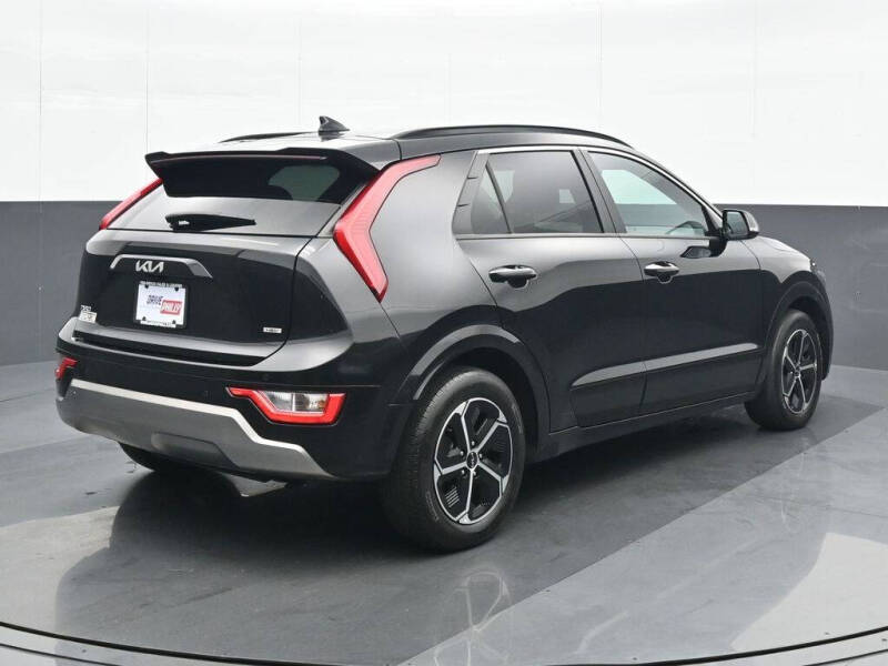 2023 Kia Niro SX