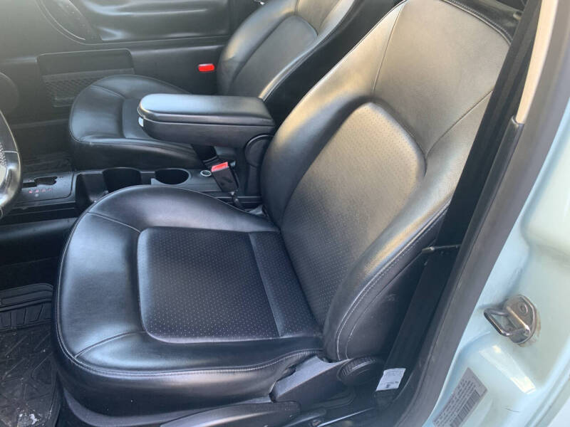 2010 Volkswagen New Beetle Base PZEV