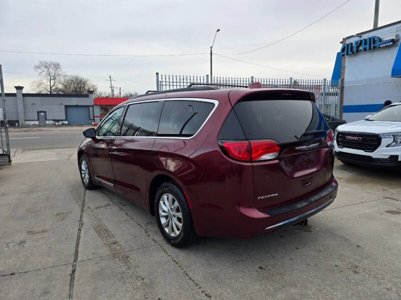 2017 Chrysler Pacifica Touring-L