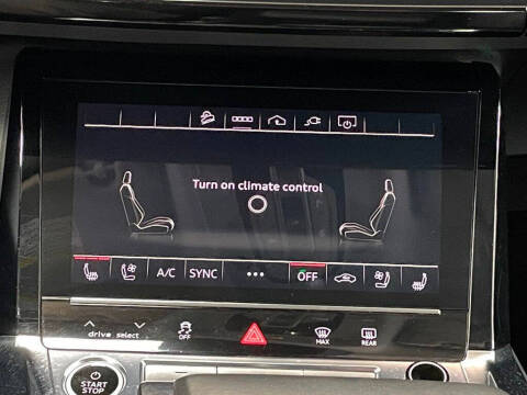 2022 Audi e-tron quattro Premium Plus