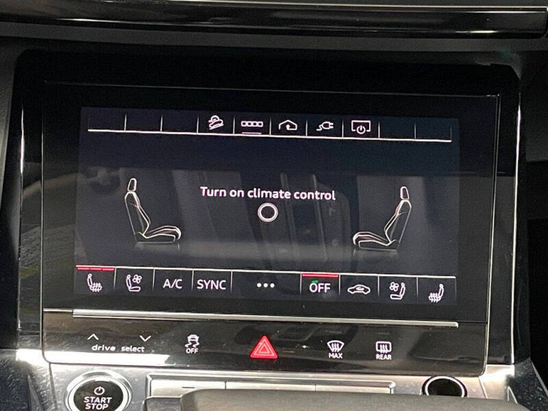 2022 Audi e-tron quattro Premium Plus