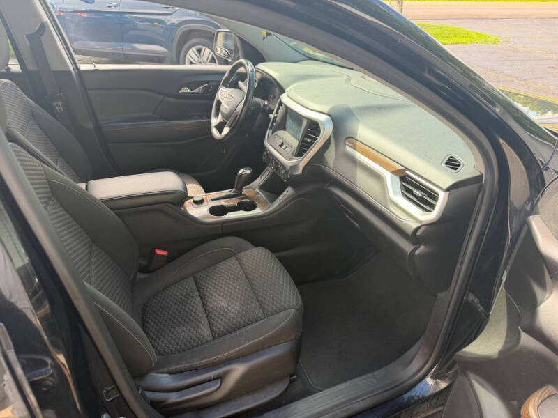 2017 GMC Acadia SLE-2
