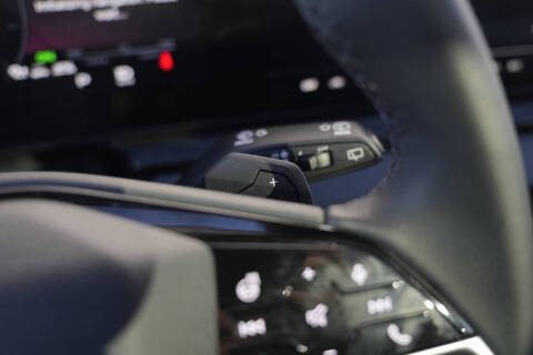 2025 Audi Q6 e-tron quattro Premium Plus