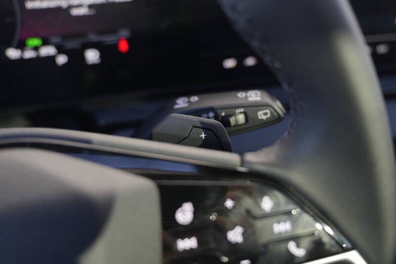 2025 Audi Q6 e-tron quattro Premium Plus