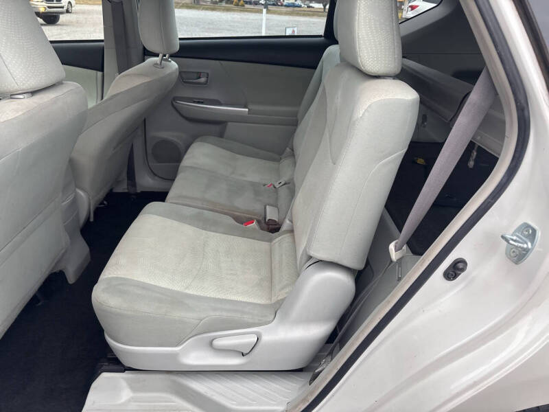 2014 Toyota Prius v Five