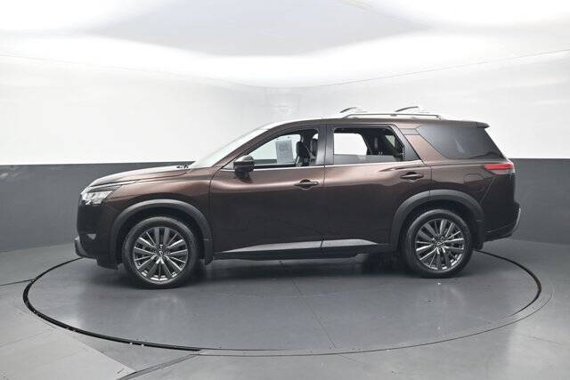 2022 Nissan Pathfinder SL