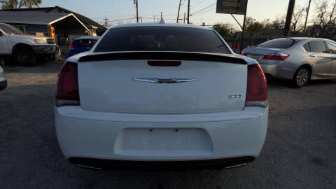 2019 Chrysler 300 Touring