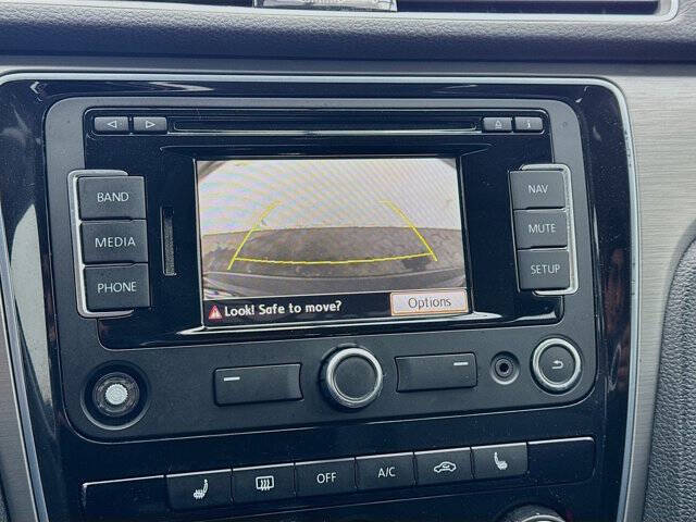 2014 Volkswagen Passat 2.5L SE PZEV