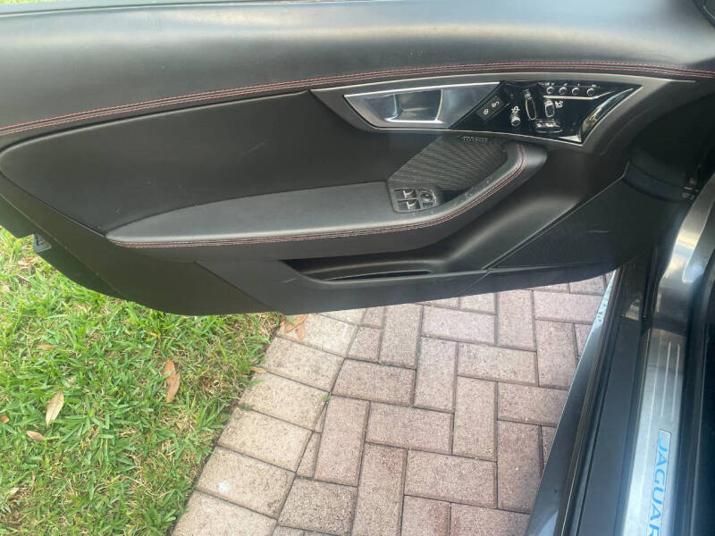 2016 Jaguar F-TYPE R