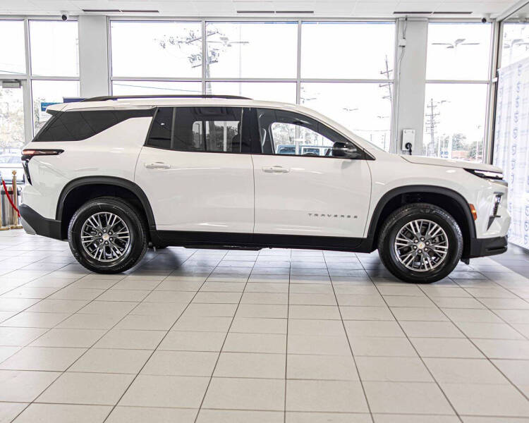 2025 Chevrolet Traverse LT