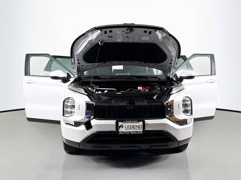 2023 Mitsubishi Outlander ES