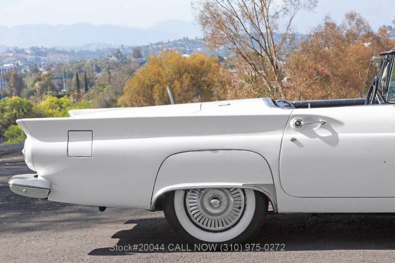 1957 Ford Thunderbird