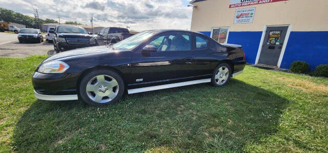 2006 Chevrolet Monte Carlo for sale at URIEL's AUTOMOTIVE LLC in Middletown, OH