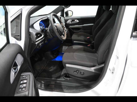 2024 Chrysler Pacifica Touring