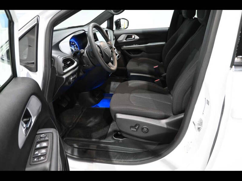2024 Chrysler Pacifica Touring
