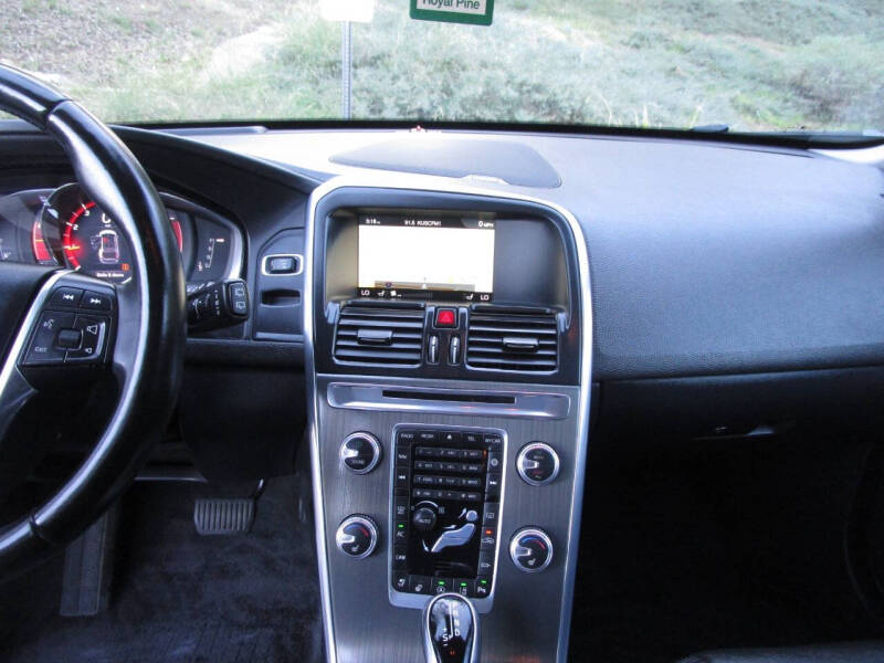 2016 Volvo XC60 T5 Drive-E Platinum