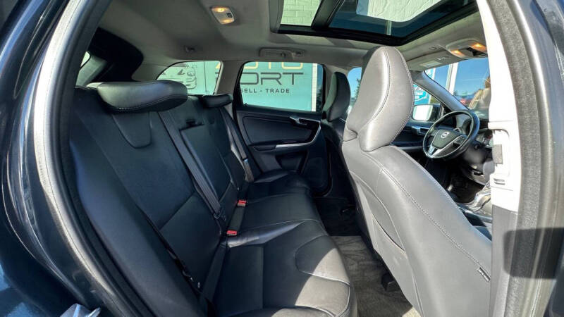 2015 Volvo XC60 T5 Platinum