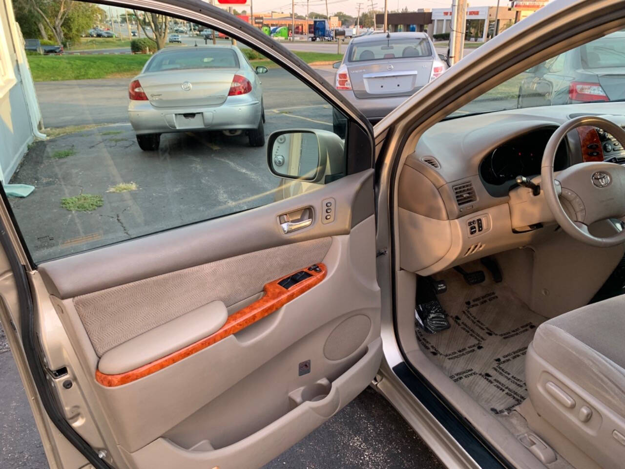 2007 Toyota Sienna for sale at Sawan Auto Sales Inc in Palatine, IL