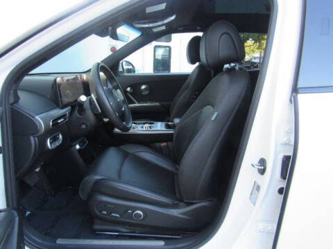 2024 Genesis GV60 Standard