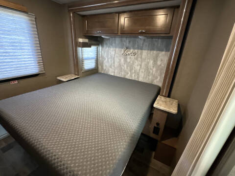 2019 Winnebago Outlook