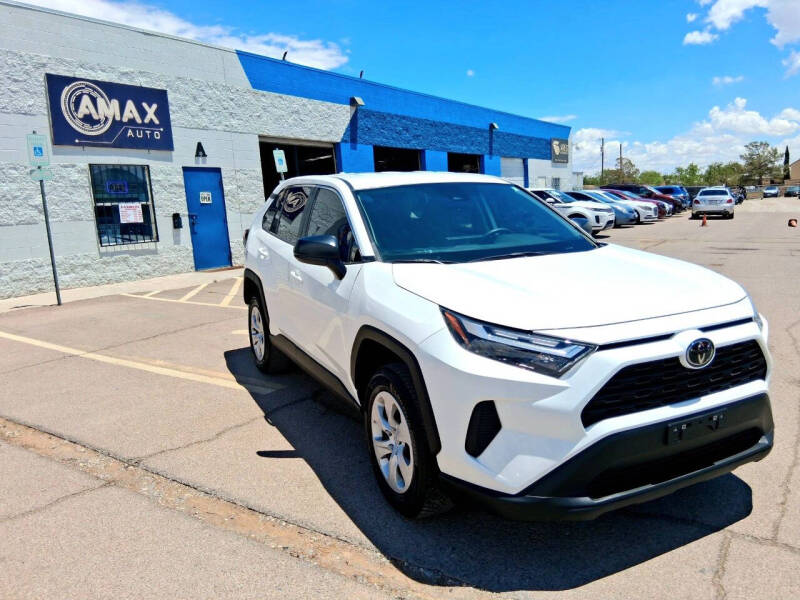 2024 Toyota RAV4 LE's photo