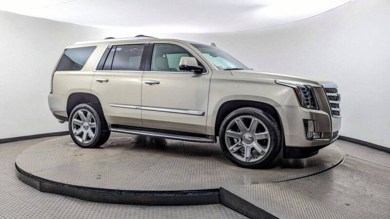 2016 Cadillac Escalade Luxury Collection