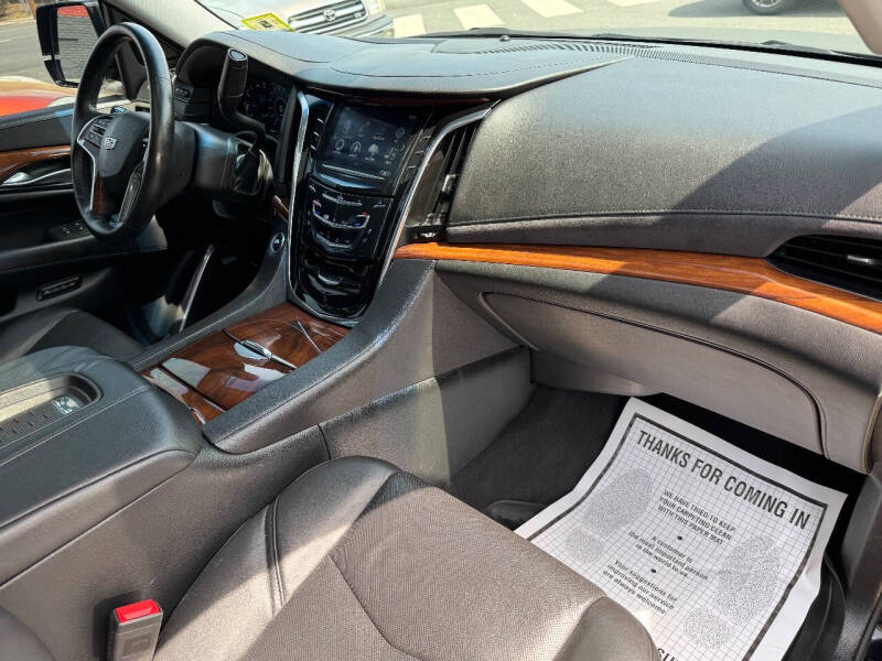 2017 Cadillac Escalade Luxury