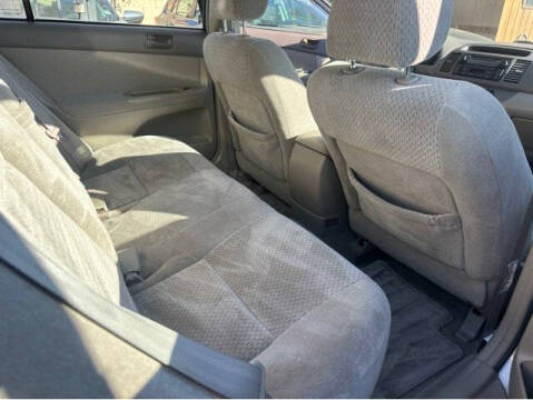 2004 Toyota Camry LE