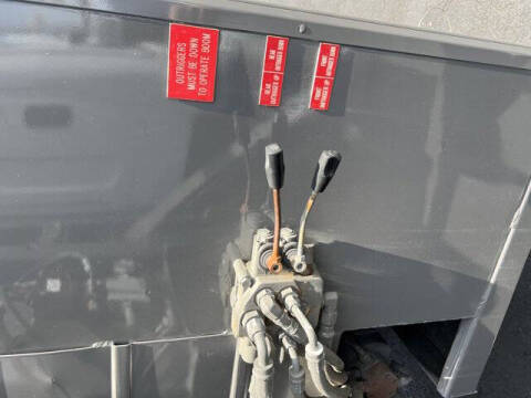 2010 Freightliner M2 106