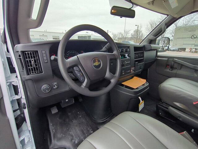 2025 Chevrolet Express 2500
