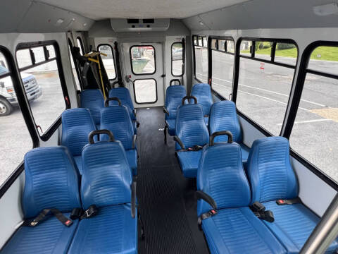 2014 Chevrolet Express C-4500 Shuttle Bus
