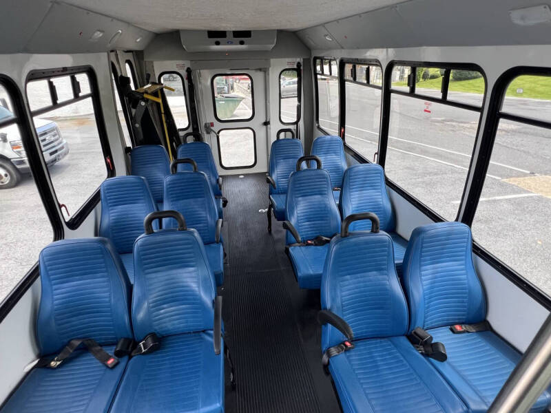 2014 Chevrolet Express C-4500 Shuttle Bus