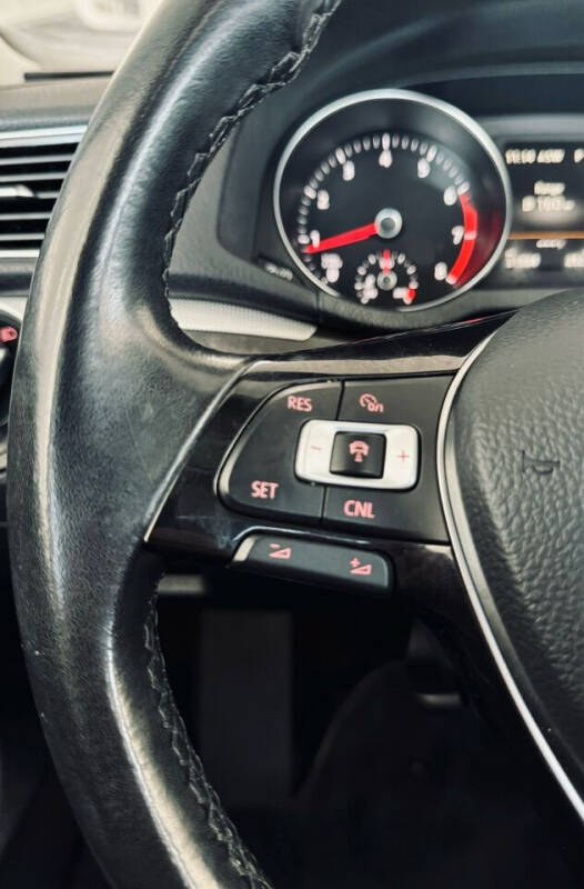 2017 Volkswagen Passat 1.8T SE