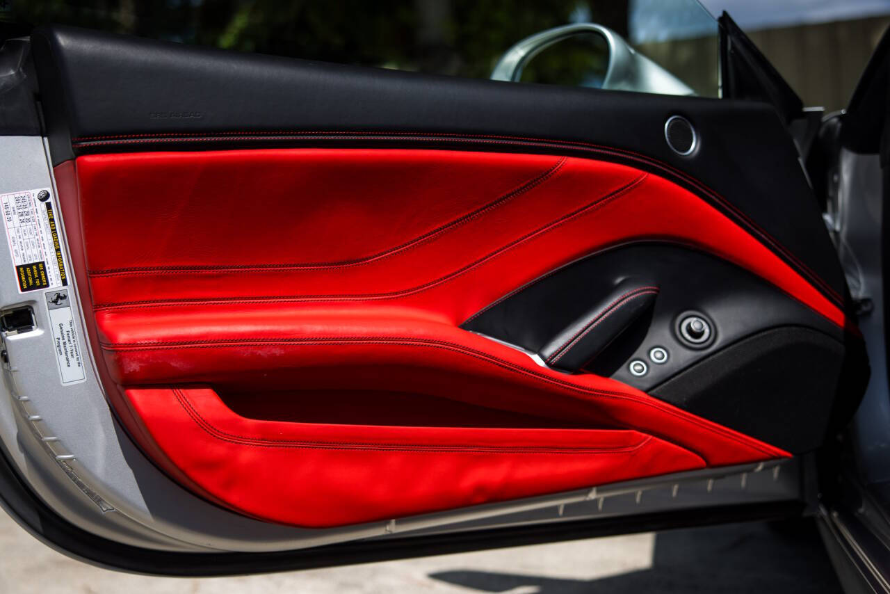 2015 Ferrari California T 13