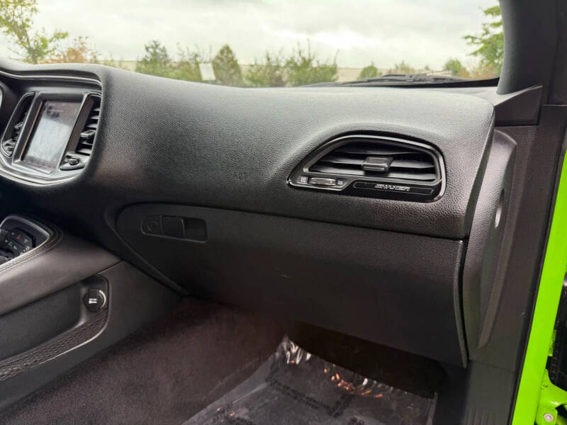 2017 Dodge Challenger 392 HEMI Scat Pack Shaker