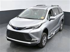 2024 Toyota Sienna XLE 8-Passenger