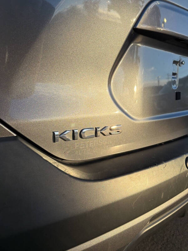 2020 Nissan Kicks SR