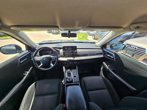 2022 Mitsubishi Outlander ES