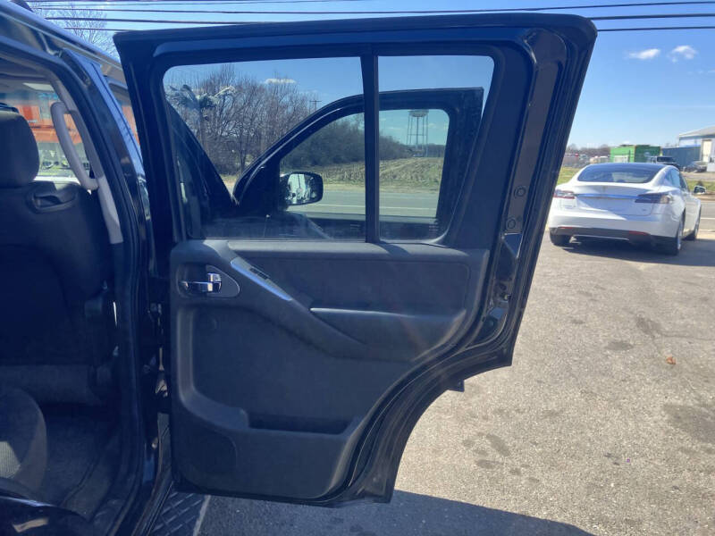 2006 Nissan Pathfinder LE