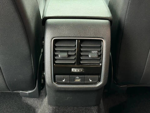 2017 Volkswagen Passat 1.8T SE