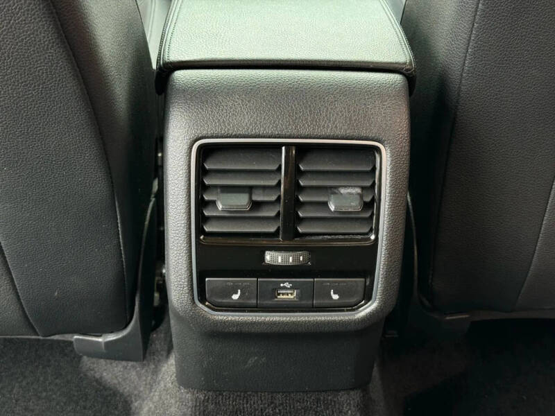 2017 Volkswagen Passat 1.8T SE