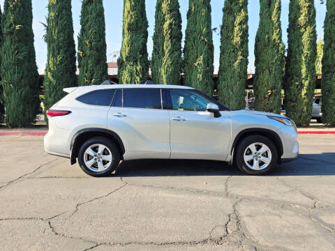 2020 Toyota Highlander LE