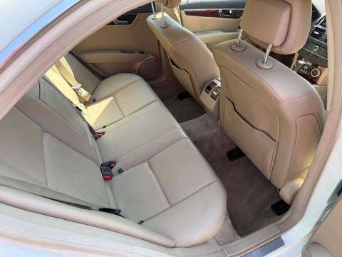 2011 Mercedes-Benz C-Class C 300 Luxury 4MATIC