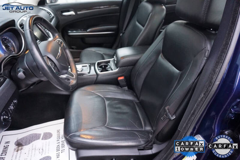 2015 Chrysler 300 Limited