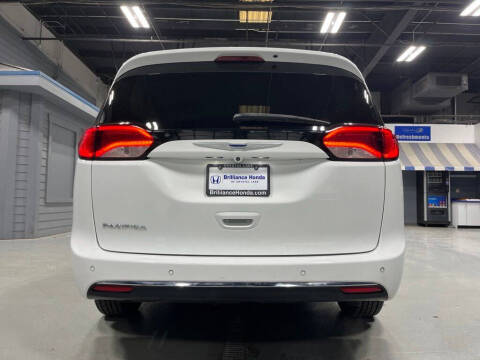 2017 Chrysler Pacifica Touring-L