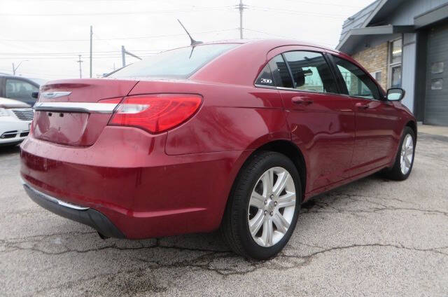 2013 Chrysler 200 Touring photo 24