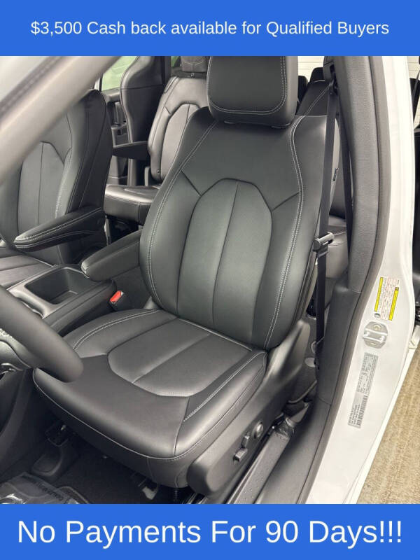 2026 Chrysler Pacifica Select