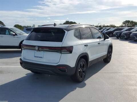 2025 Volkswagen Taos SE Black