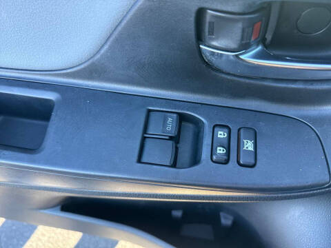 2016 Toyota Yaris 3-Door LE