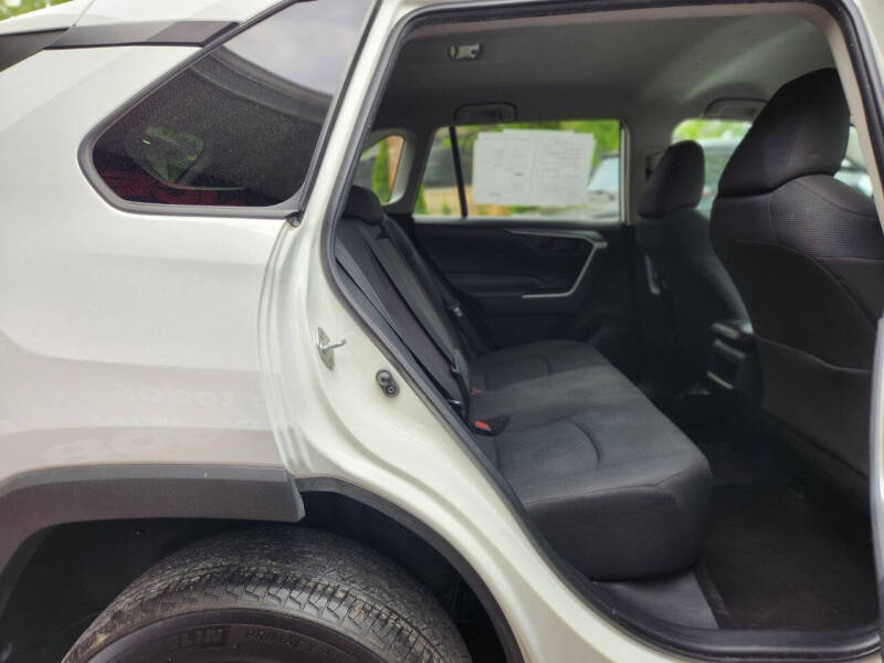 2020 Toyota RAV4 LE